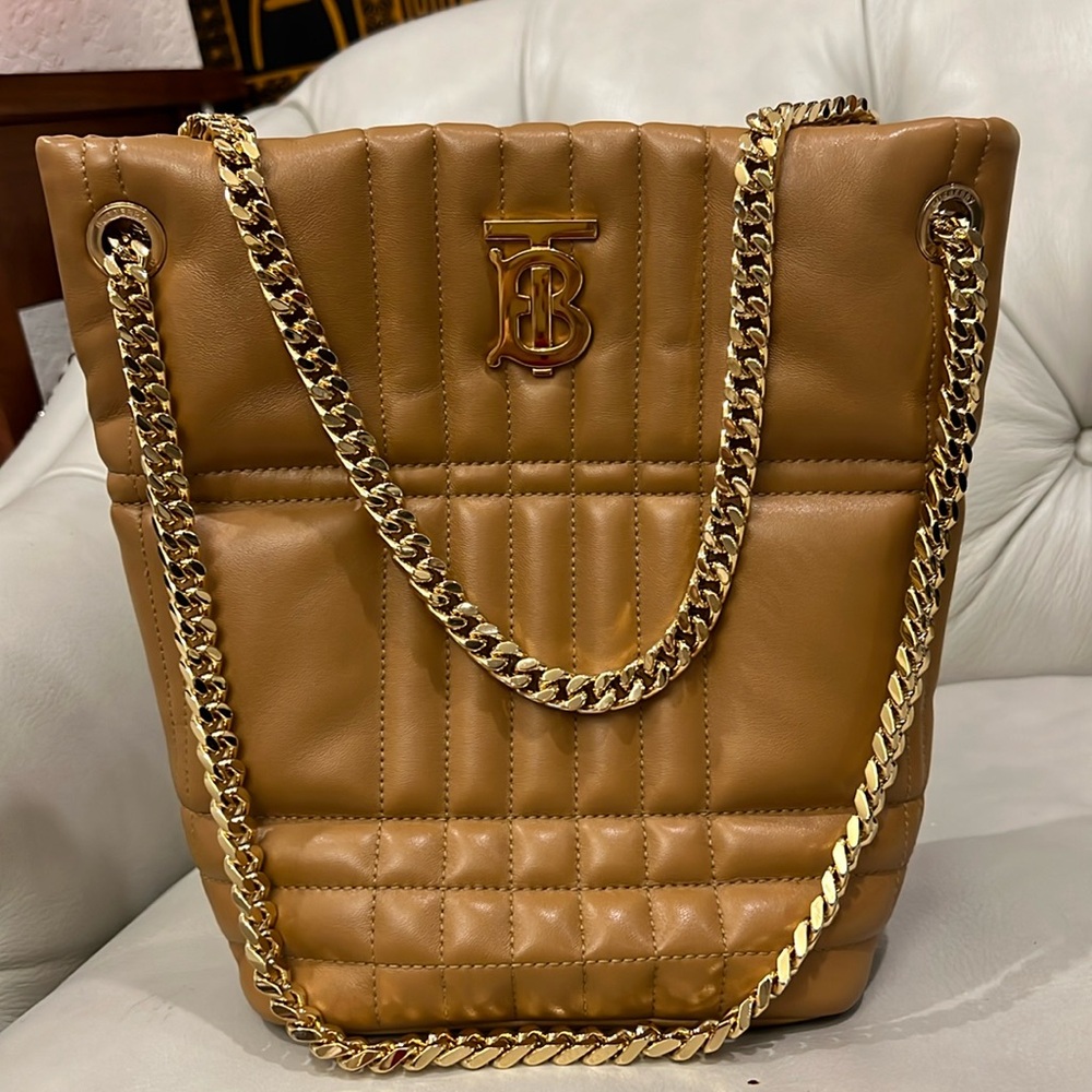 🔥🔥🔥100% Authentic Burberry Lola  🔥
